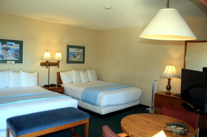 Cabrillo Inn At The Beach Santa Barbara Exterior photo